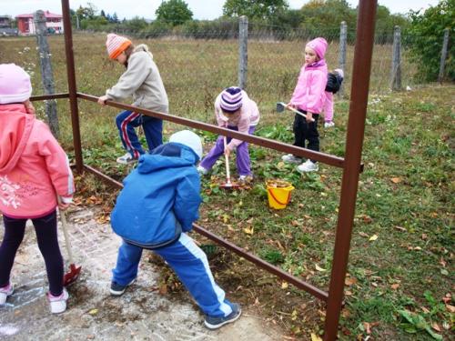 Sadenie stromkov v Materskej škole 2011