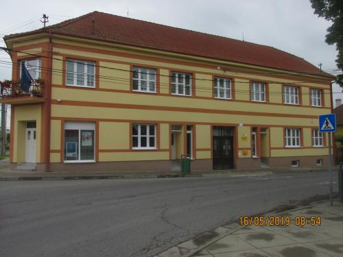 Zvýšenie energetickej účinnosti budovy Obecného úradu v Jesenskom / A községi hivatal épületének felújítása