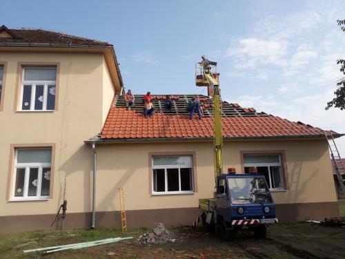 Oprava strechy na budovách ZŠ / A szlovák alapiskola épületeinek javítása